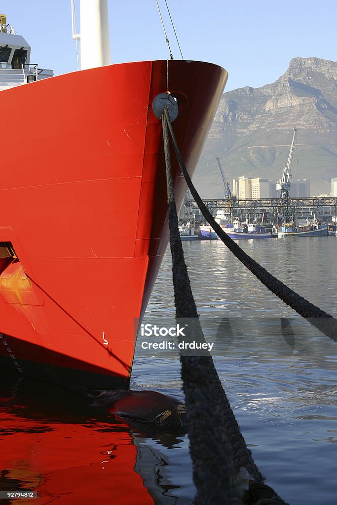 Vermelho barco Ancorado - Royalty-free Baía Foto de stock