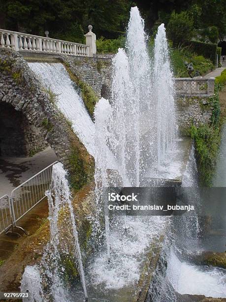 Foto de Fountain e mais fotos de stock de Aberto - Aberto, Bolha - Estrutura física, Caindo