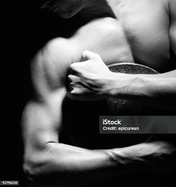 Weightlifter Trzymając Tarczę Masy - zdjęcia stockowe i więcej obrazów Aspiracje - Aspiracje, Bez koszulki, Budować