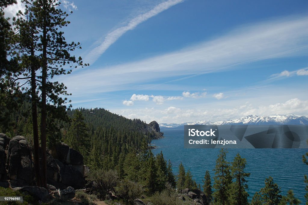 Lago Tahoe vista dalla costa sud-orientale - Foto stock royalty-free di Acqua