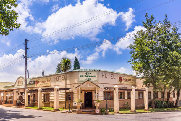 гостиница "dullstroom inn" в даллструме, - dullstroom стоковые фото и изображения