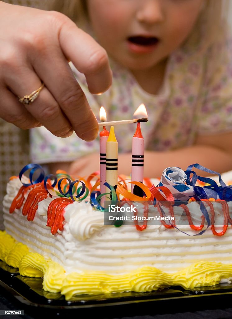 Торт ко дню рождения - Стоковые фото В экстазе роялти-фри