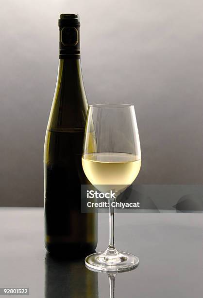 Photo libre de droit de Verre De Vin Blanc banque d'images et plus d'images libres de droit de Alcool - Alcool, Boisson, Bouteille