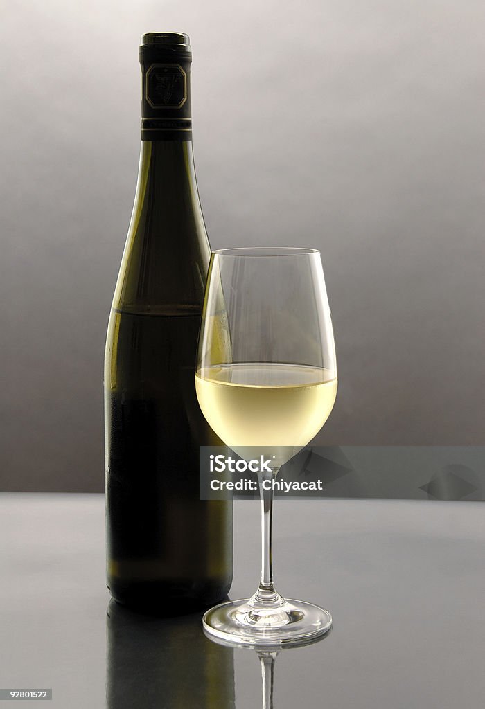 Kieliszek białego wina - Zbiór zdjęć royalty-free (Alkohol - napój)