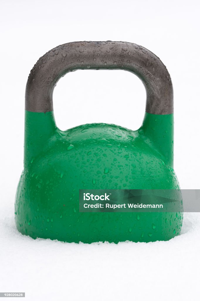 indgang I fare Agnes Gray Green Competition Kettlebell In The Snow Stock Photo - Download Image Now -  Cold Temperature, Cooling Down, Copy Space - iStock