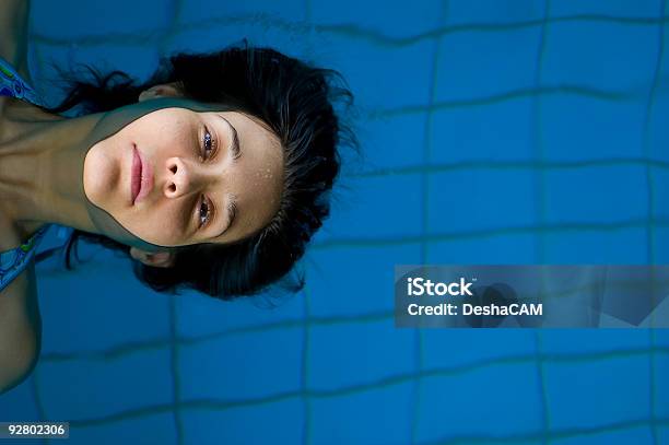 Ragazza In Piscina - Fotografie stock e altre immagini di Acqua - Acqua, Adulto, Allenamento