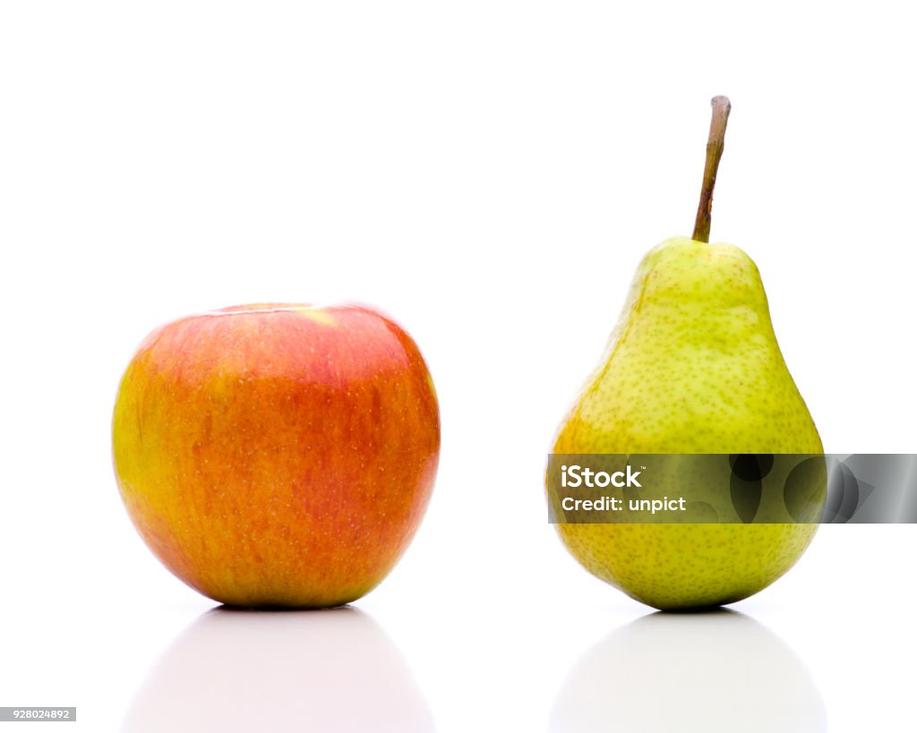 Comparar manzanas a las naranjas - la yuxtaposición - Foto de stock de Manzana libre de derechos