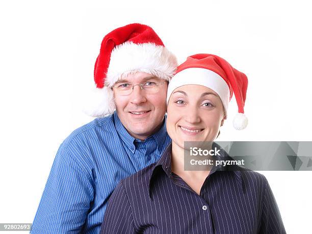 Foto de Casal Jovem Com Chapéu De Papai Noel e mais fotos de stock de Acessório - Acessório, Adulto, Amor