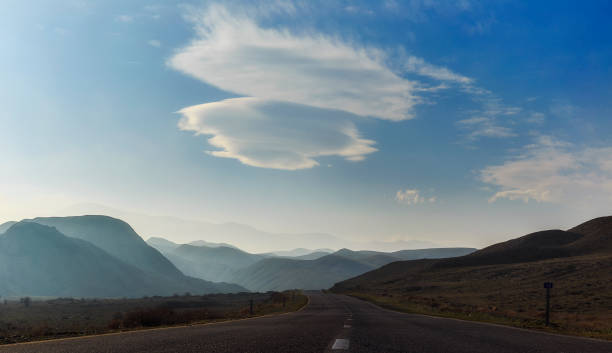 istock Road to the mountains 928032358
