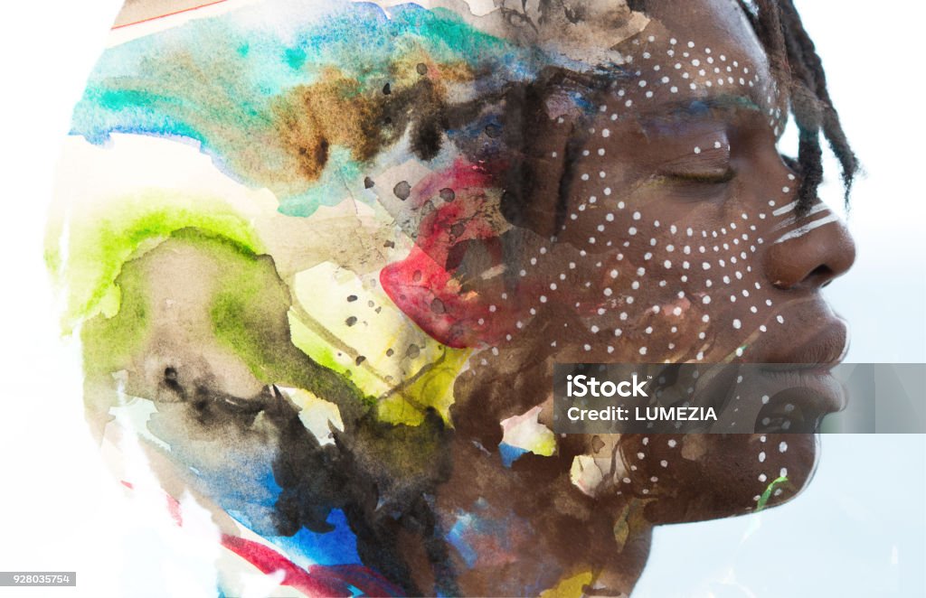 Paintography. Doppelte Belichtung Profilbildnis eines jungen afrikanischen Mannes mit Bemalung und Dreadlocks kombiniert mit bunten Strudeln eine auflösende Wirkung - Lizenzfrei Variation Stock-Foto