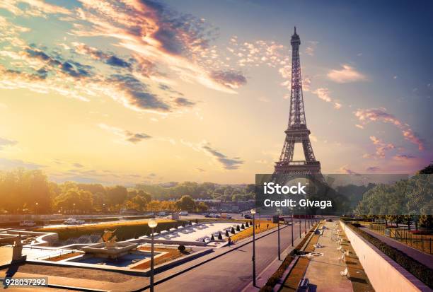 Trocadero Und Dem Eiffelturm Stockfoto und mehr Bilder von Paris - Paris, Eiffelturm, Landschaftspanorama