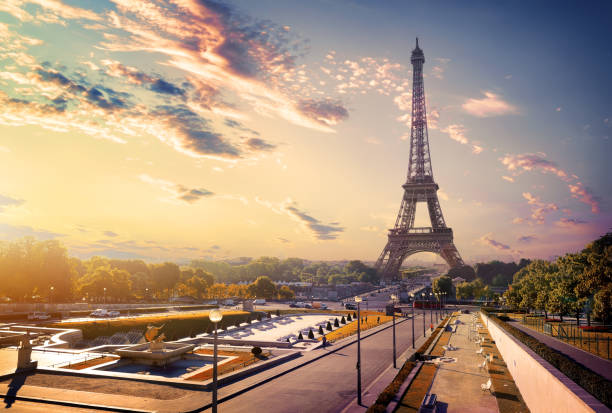 Trocadero and Eiffel Tower View on gardens Trocadero and Eiffel tower at sunrise, Paris Paris Right Bank stock pictures, royalty-free photos & images