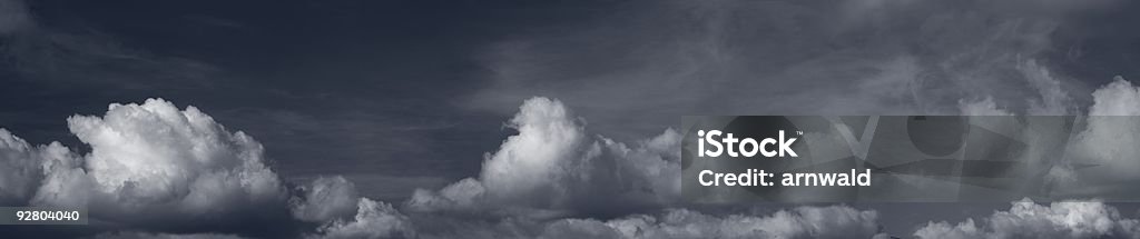 Panoramic nuvens II (monocromático - Foto de stock de Ambiente dramático royalty-free