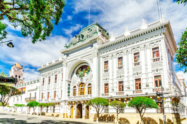 ver edificios coloniales en sucre - bolivia - bolivian culture fotografías e imágenes de stock