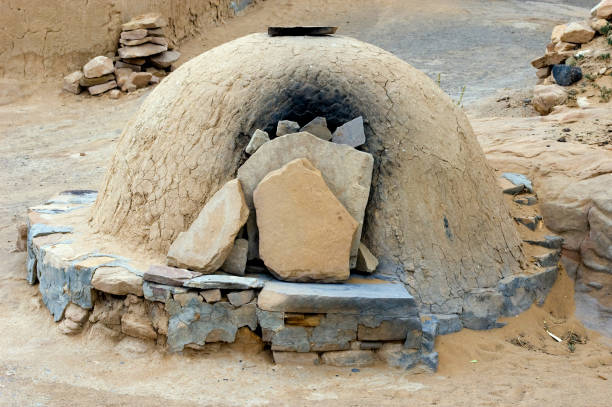 Horno, traditional outdoor Adobe Oven, New Mexico Horno is a mud adobe-built outdoor oven used by Native Americans adobe oven stock pictures, royalty-free photos & images