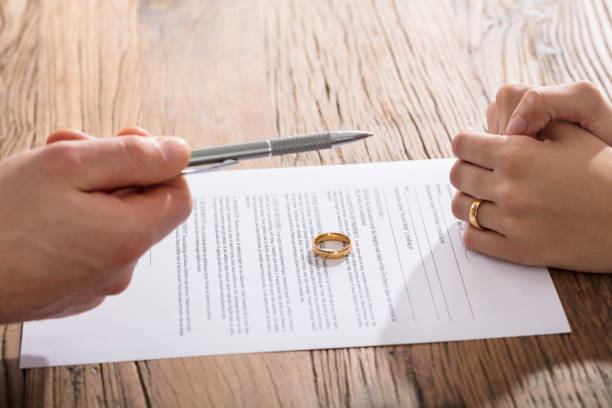 istock Couple Signing Divorce Paper 928073782