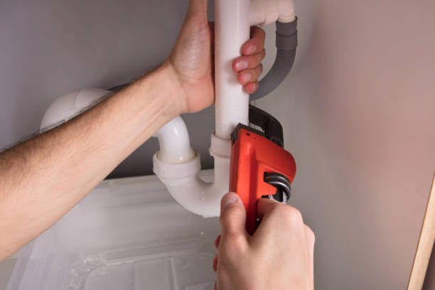 istock Man Repairing Sink Pipe Leakage 928076822