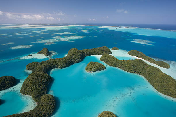palácio de ilhas rock - micronesia lagoon palau aerial view imagens e fotografias de stock