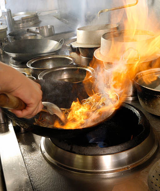 istock Flaming skillet in a Chinese restaurant 92808689