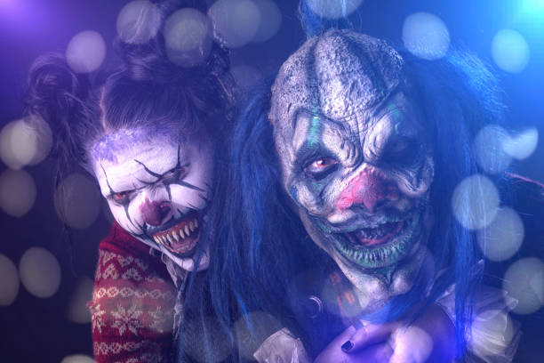 istock Clowns in Love 928089060