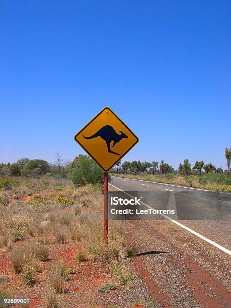 Photo libre de droit de Kangourous Plus Loin banque d'images et plus d'images libres de droit de Australie - Australie, Avertisseur de danger, Bleu