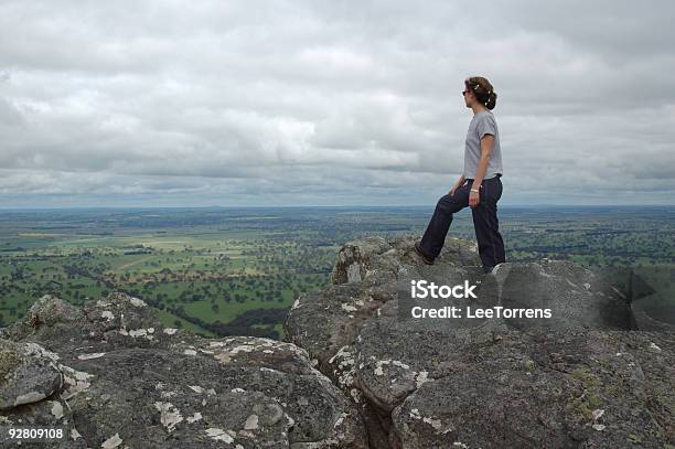 Foto de Garota Em Um Rrock e mais fotos de stock de Montes Grampianos - Montes Grampianos, Victoria - Austrália, Admiração