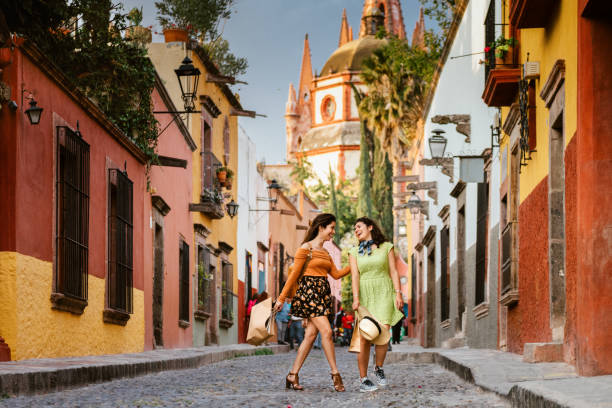 istock Girlfriends Traveling Mexico 928127056