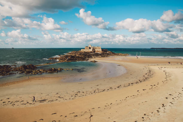 istock Scenic View Of Beach Against Sky 928138394