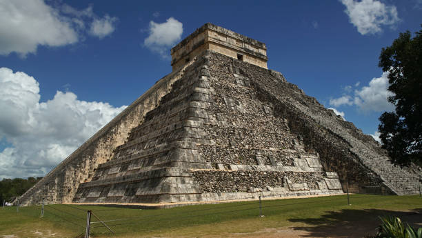 Cтоковое фото пирамиды майя в Yucatan, Мексика.