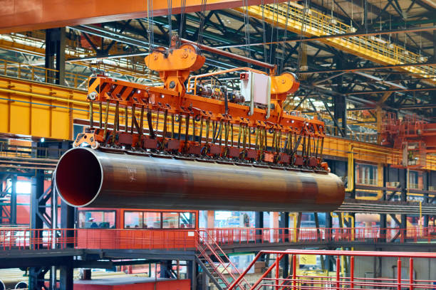 istock Bridge crane moving with large tube 928170706