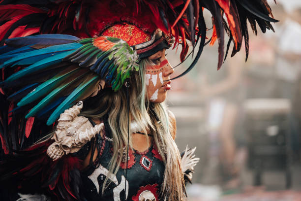 danze azteche, città del messico - tipicamente messicano foto e immagini stock