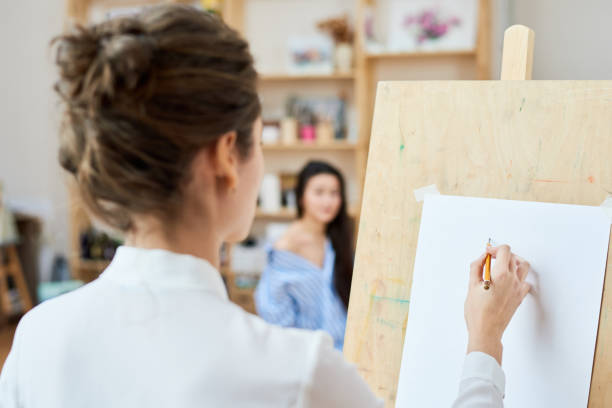 istock Concentrated woman drawing model in art studio 928180710