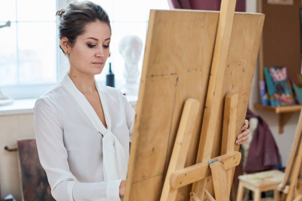 istock Serious woman concentrated on drawing in workshop 928180718