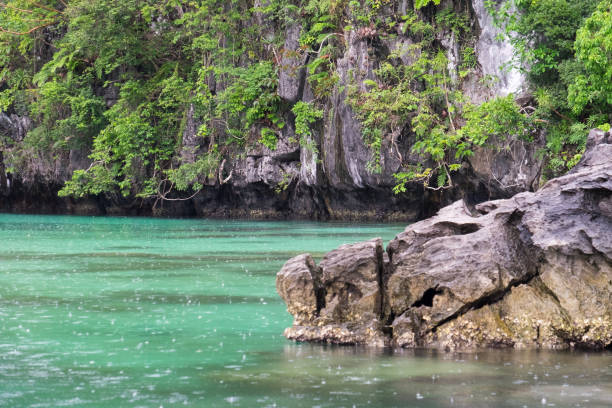 istock Rock formation in the ocean - El Nido, Palawan, Philippines 928184020