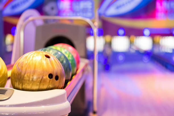 istock Teennager holding bowling ball. 928185524