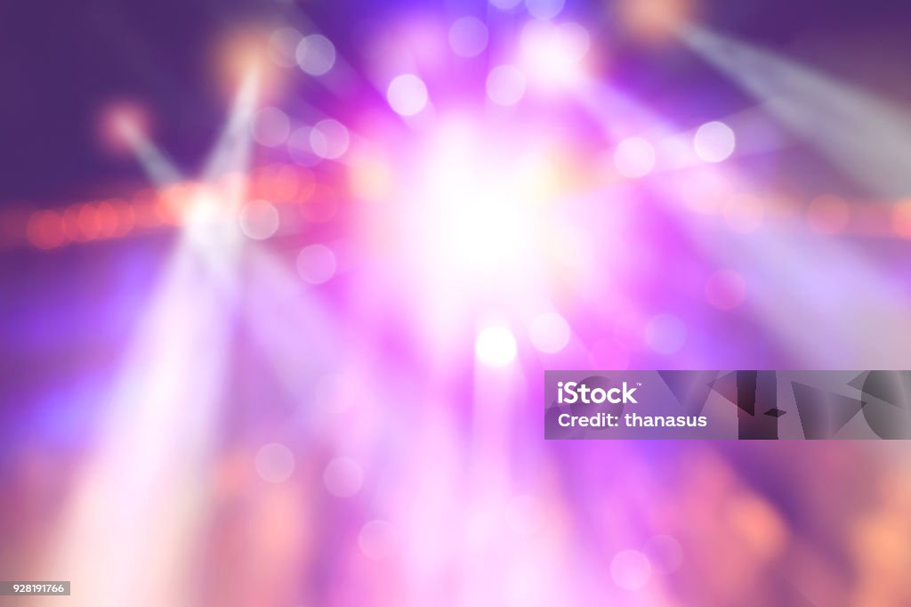 colores luces borrosas en el escenario, imagen abstracta de la iluminación del concierto - Foto de stock de Equipo de iluminación libre de derechos