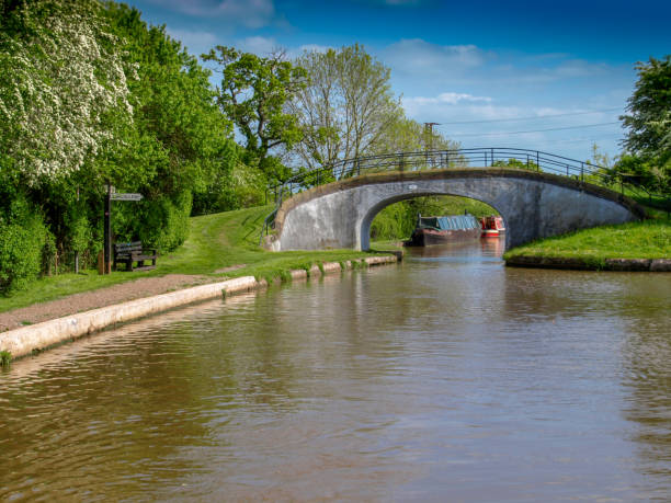canal bridge at the hurleston junction - llangollen imagens e fotografias de stock