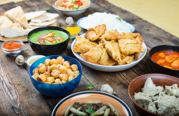 istock samosa, naan, ayurveda, pancake panier, curry, oriental dishes, 928213084