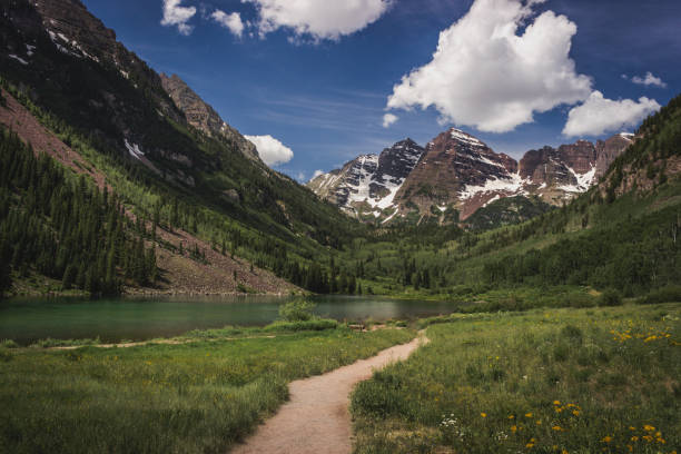 istock Maroon Lake and Maroon Bells 928219258