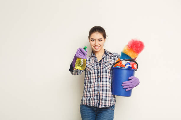 istock Cleaning service woman presenting a blank board 928230194