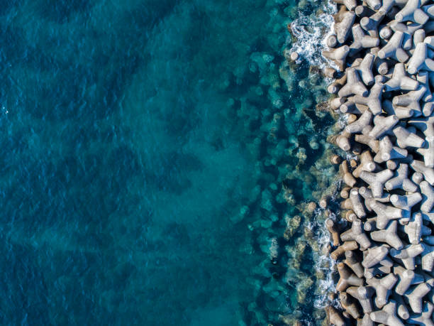 istock The sea of tetrapod and emerald green. 928255384