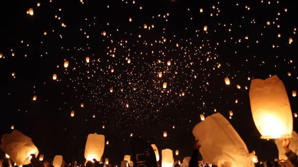 istock Crowd Releasing Illuminated Paper Lanterns At Night 928353860