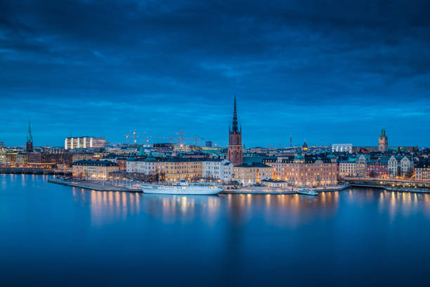 Stockholm skyline panorama in twilight, Sweden Panoramic view of famous Stockholm city center with historic Riddarholmen in Gamla Stan old town district during blue hour at dusk, Sodermalm, central Stockholm, Sweden sodermalm photos stock pictures, royalty-free photos & images