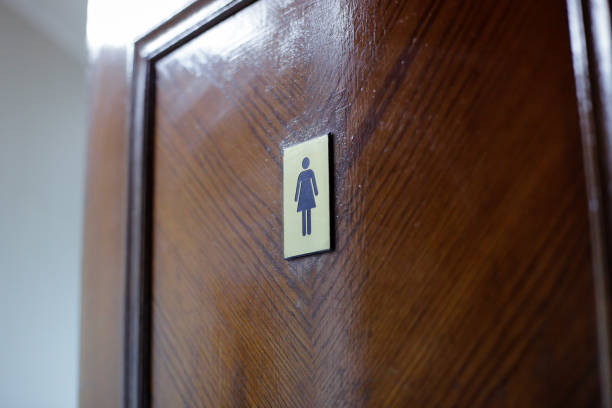 istock Women toilet sign 928399206
