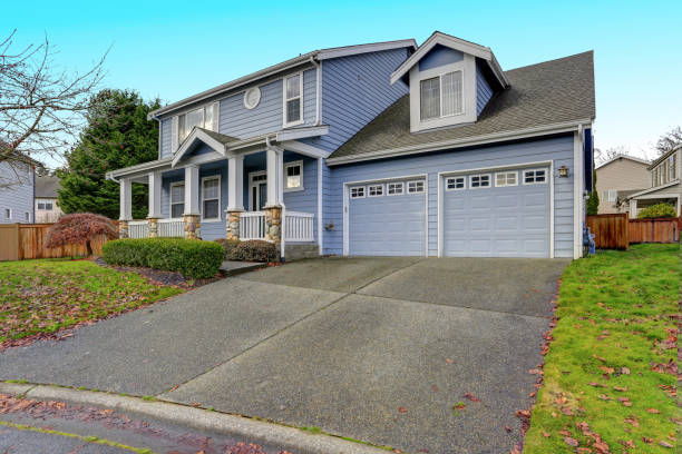 istock Charming blue two story home with a nice covered porch. 928635932