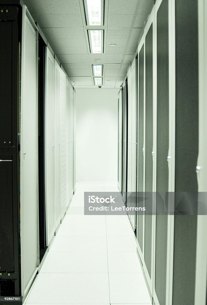 Datacentre Reihe von Ständern - Lizenzfrei Boden Stock-Foto