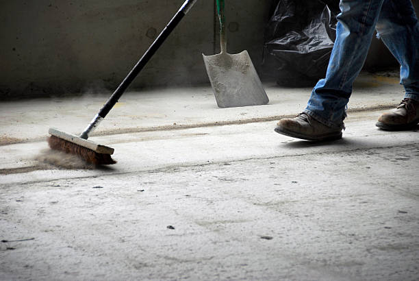 trabajador una capacidad en solar de construcción - trabajo pesado fotografías e imágenes de stock