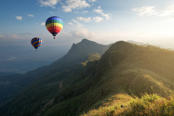 istock Hot air balloon over Pha Tang hill 928696702