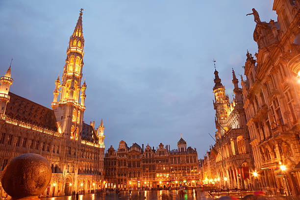 grand place di bruxelles - brussels belgium arranging majestic foto e immagini stock