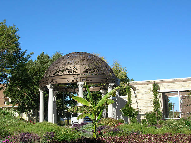 sunken gardens à lincoln, nebraska - sunken photos et images de collection